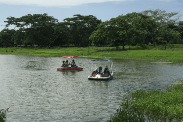 Bote dual en laguna, una experiencia de samadhi eco hotel