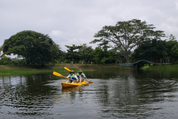 Ven a disfrutar un paseo en kayak